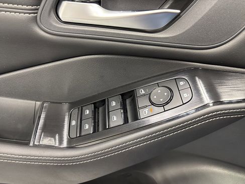 Used 2023 Nissan Rogue SV w/ SV Premium Package image 25