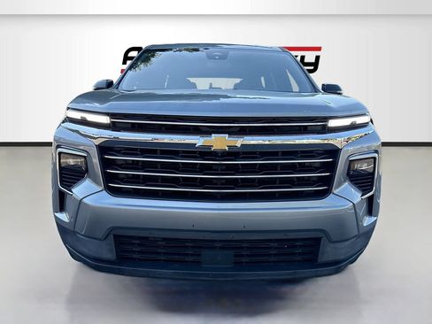 Used 2025 Chevrolet Traverse LT w/ Enhanced Driving Package AWD/4WD image 2