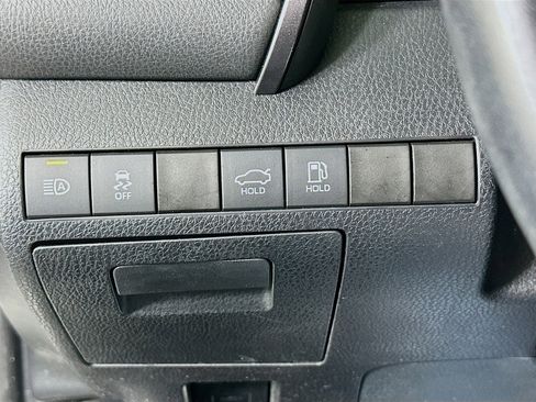 Used 2020 Toyota Camry SE image 16