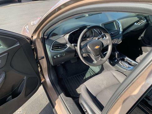 Used 2018 Chevrolet Malibu LT FWD image 10
