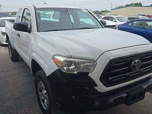 Used 2018 Toyota Tacoma SR RWD image 2