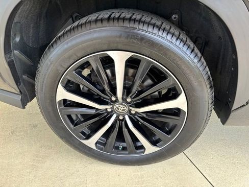 Used 2022 Toyota Highlander XSE AWD/4WD image 42