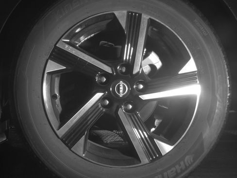 Used 2025 Nissan Sentra SV FWD image 14