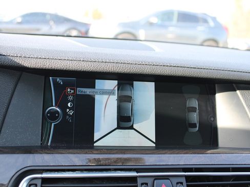 Used 2012 BMW 750i xDrive image 25