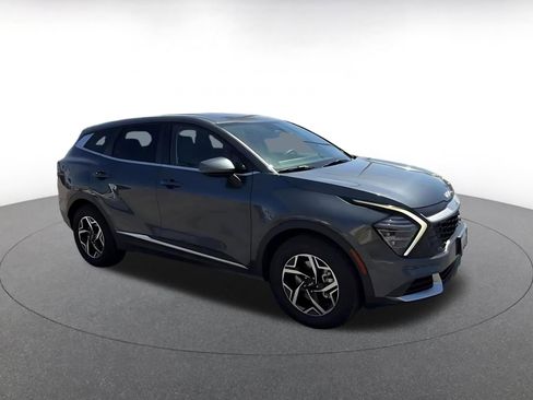 Used 2025 Kia Sportage LX image 2