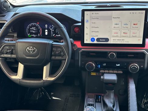 Certified 2025 Toyota 4Runner TRD Off-Road Premium AWD/4WD image 18