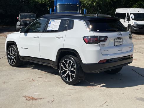 Used 2025 Jeep Compass Limited w/ Elite Group AWD/4WD image 7