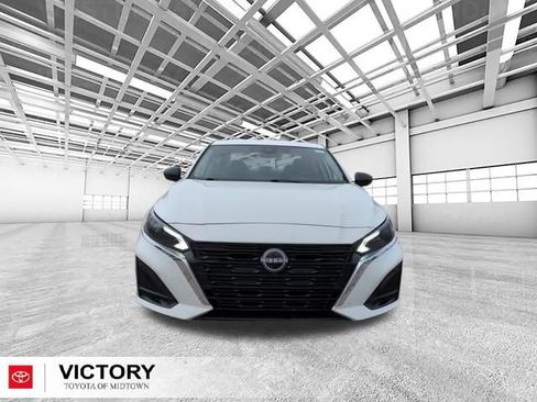 Used 2025 Nissan Altima 2.5 SV FWD image 8