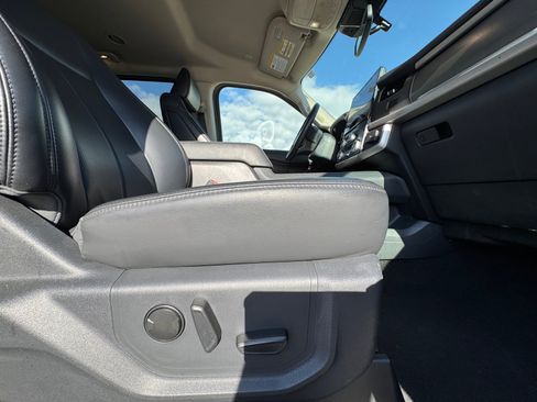 Used 2024 Ford Expedition XLT AWD/4WD image 19