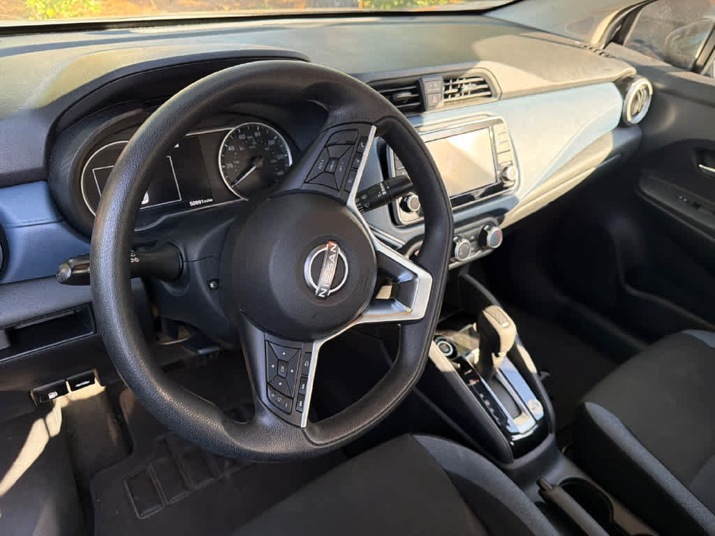 Used 2025 Nissan Versa SV FWD image 8