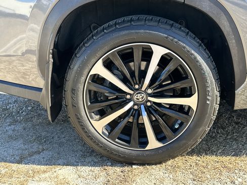 Used 2021 Toyota Highlander XSE image 17