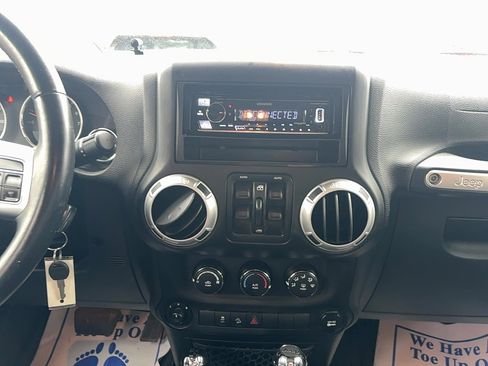 Used 2015 Jeep Wrangler Unlimited Sport image 13