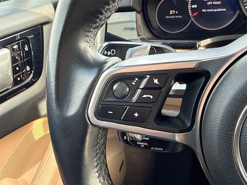 Used 2019 Porsche Cayenne image 25