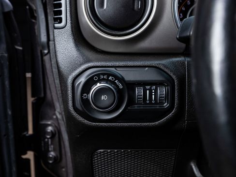 Used 2019 Jeep Wrangler Sport image 21