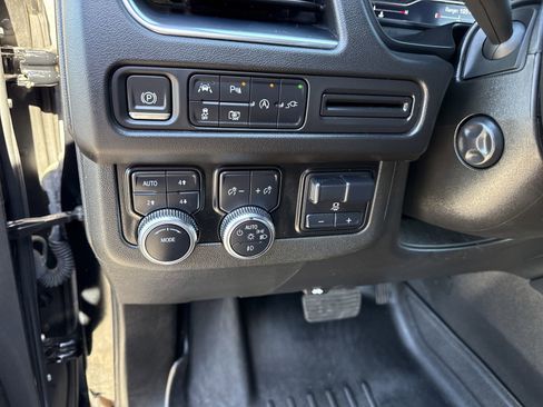 Used 2022 GMC Yukon SLT w/ SLT Premium Package image 44