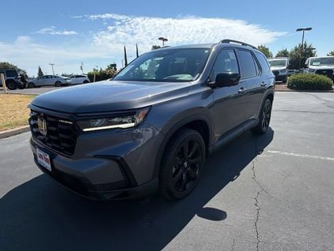 Used 2025 Honda Pilot Black Edition image 1