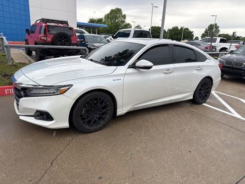 Used 2021 Honda Accord Touring image 2