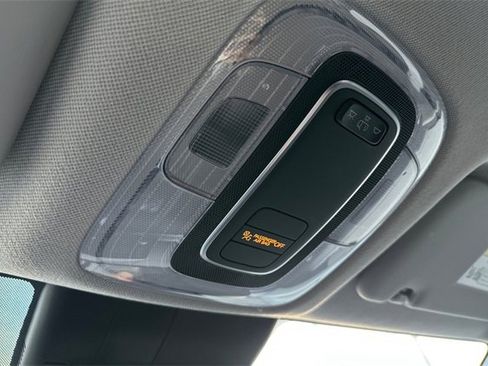 Used 2025 Hyundai Elantra Blue image 29