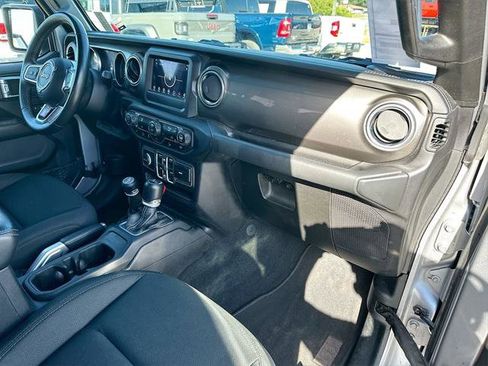 Certified 2018 Jeep Wrangler Unlimited Sahara w/ Dual Top Group AWD/4WD image 28