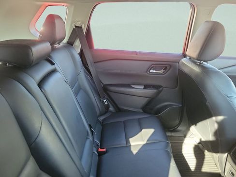 Used 2023 Nissan Rogue SL w/ SL Premium Package image 7