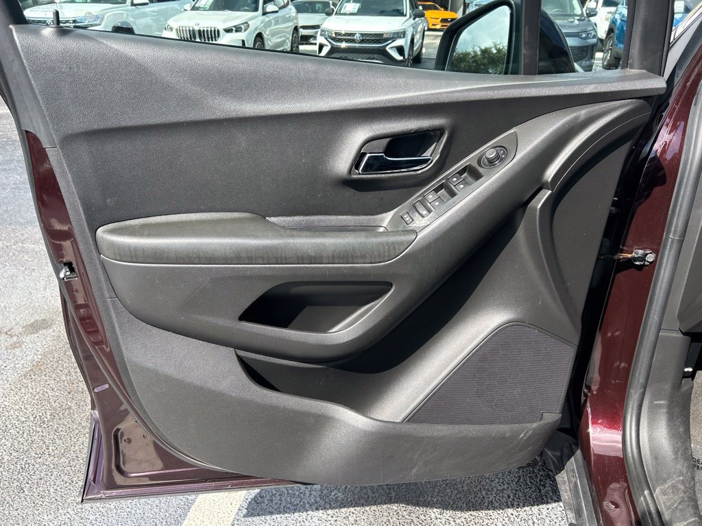 Used 2022 Chevrolet Trax LT AWD/4WD image 18
