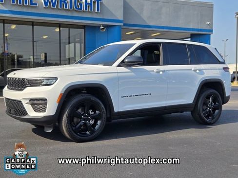 Used 2025 Jeep Grand Cherokee Altitude RWD image 7