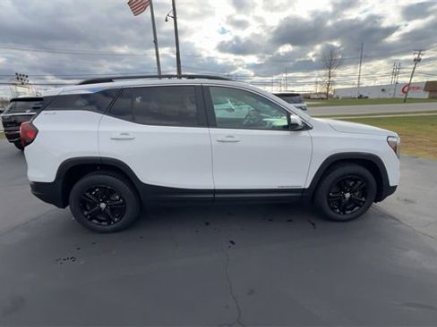 Used 2022 GMC Terrain SLE w/ Driver Convenience Package image 9