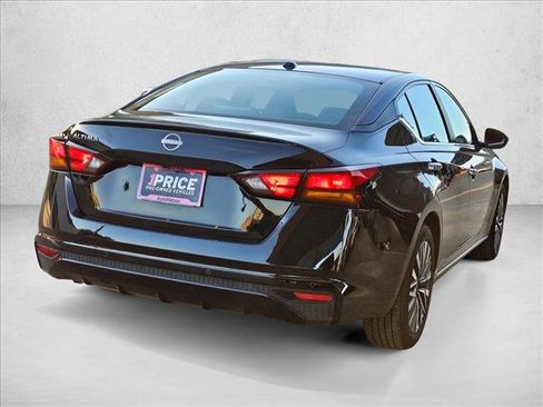 Used 2025 Nissan Altima 2.5 SV FWD image 5