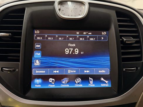 Used 2014 Chrysler 300 image 18