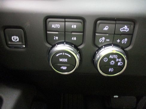 New 2026 GMC Sierra 2500 AT4 w/ AT4 Premium Plus Package AWD/4WD image 25