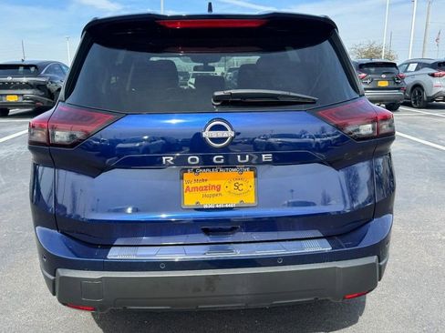Used 2025 Nissan Rogue SV image 4