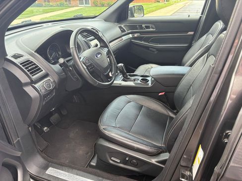 Used 2019 Ford Explorer Limited w/ Class III Trailer Tow Package FWD image 9