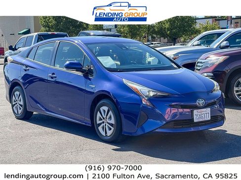 Used 2017 Toyota Prius Two w/ Prius Two Safety Plus Package FWD image 5