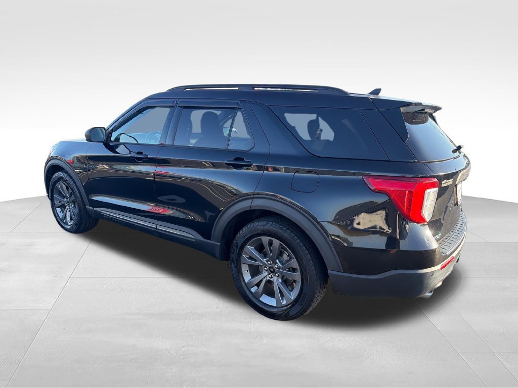 Used 2021 Ford Explorer XLT w/ Equipment Group 202A AWD/4WD image 3