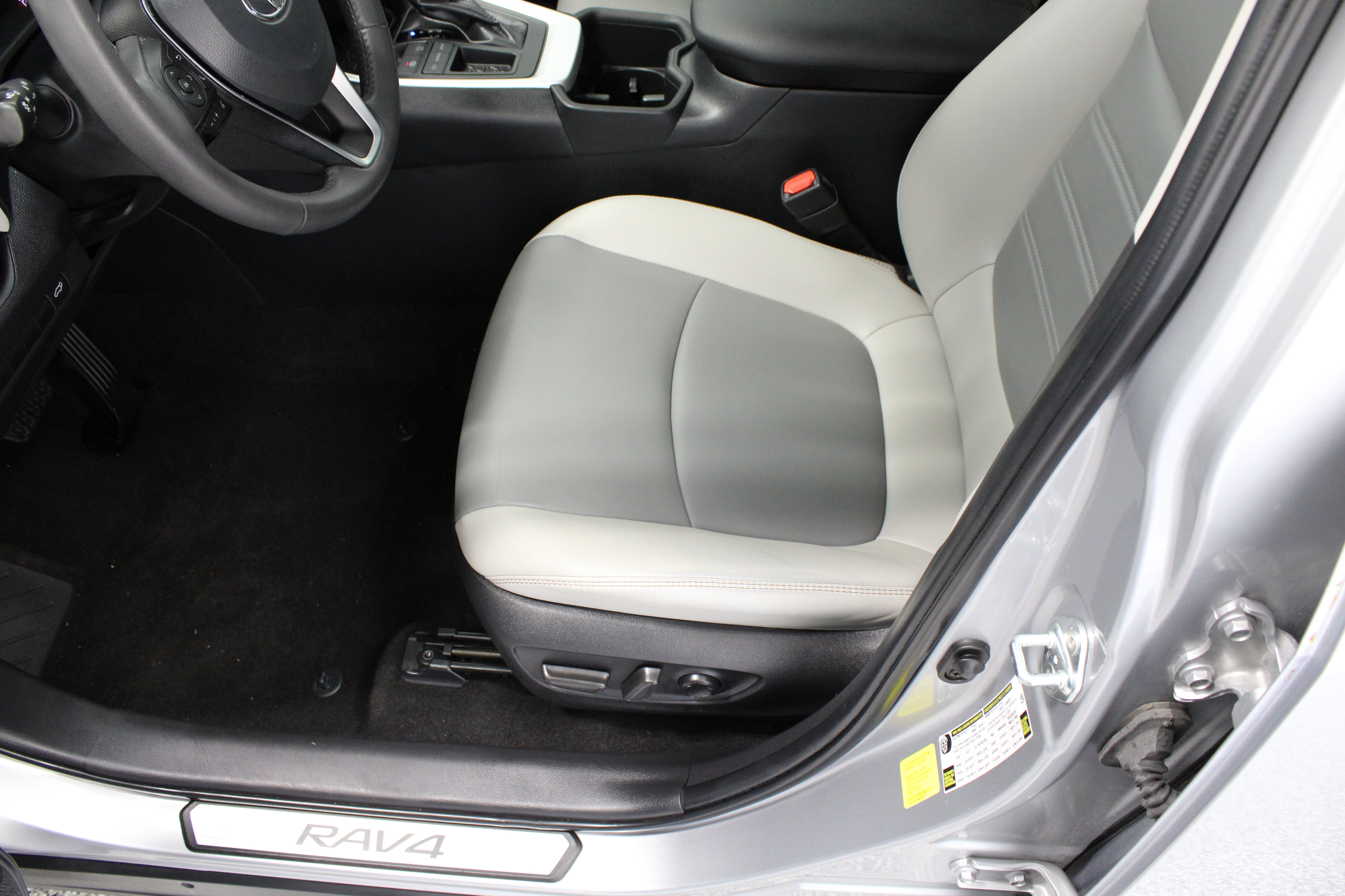 Used 2023 Toyota RAV4 XLE Premium FWD image 15