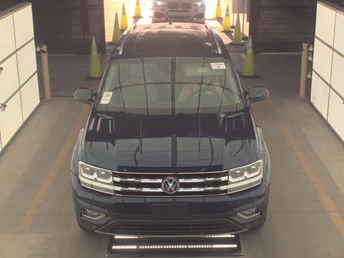Used 2018 Volkswagen Atlas SEL AWD/4WD image 2