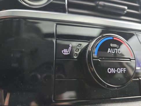 Used 2024 Nissan Pathfinder SV w/ SV Premium Package image 32