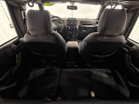 Used 2015 Jeep Wrangler Unlimited Sport w/ Quick Order Package 24S AWD/4WD image 24