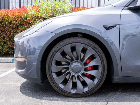 Used 2023 Tesla Model Y Performance AWD/4WD image 16