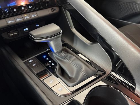 Certified 2025 Hyundai Elantra SEL FWD image 33