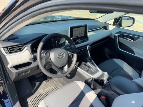 Used 2023 Toyota RAV4 XLE AWD/4WD image 10