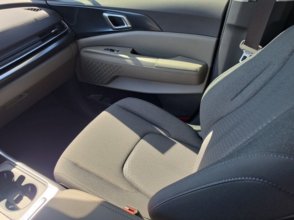 New 2027 Kia Carnival LX FWD image 15