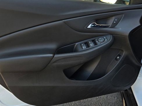 Used 2018 Chevrolet Volt LT w/ Comfort Package FWD image 11
