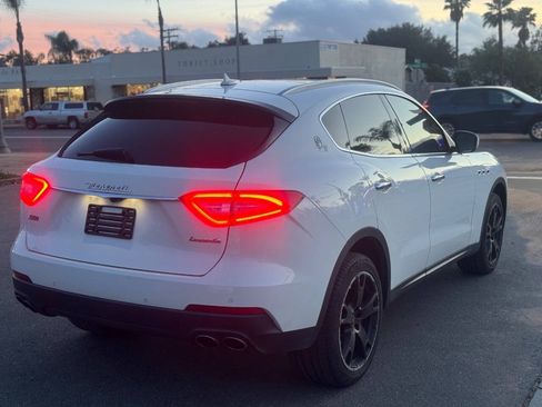 Used 2018 Maserati Levante S AWD/4WD image 8