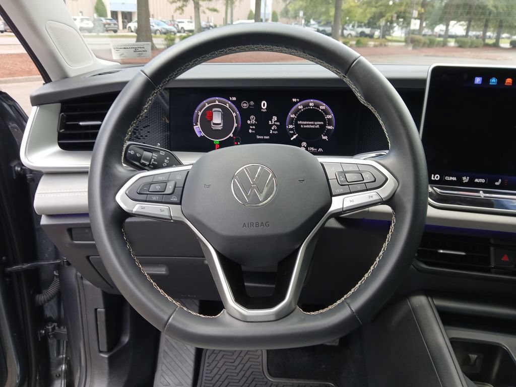 Used 2026 Volkswagen Tiguan SE w/ Panoramic Sunroof Package AWD/4WD image 16