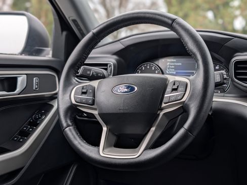 Used 2023 Ford Explorer XLT w/ Equipment Group 202A image 13