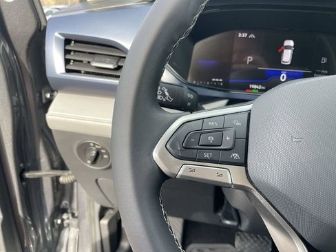 Certified 2024 Volkswagen Taos SE image 18