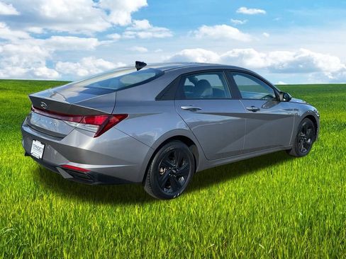 Used 2023 Hyundai Elantra SEL w/ Preferred Accessory Package image 5