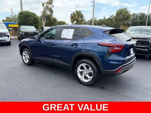 Used 2024 Chevrolet Trax LS w/ LS Convenience Package FWD image 4