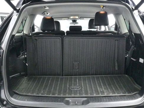Used 2018 Toyota Highlander LE image 13